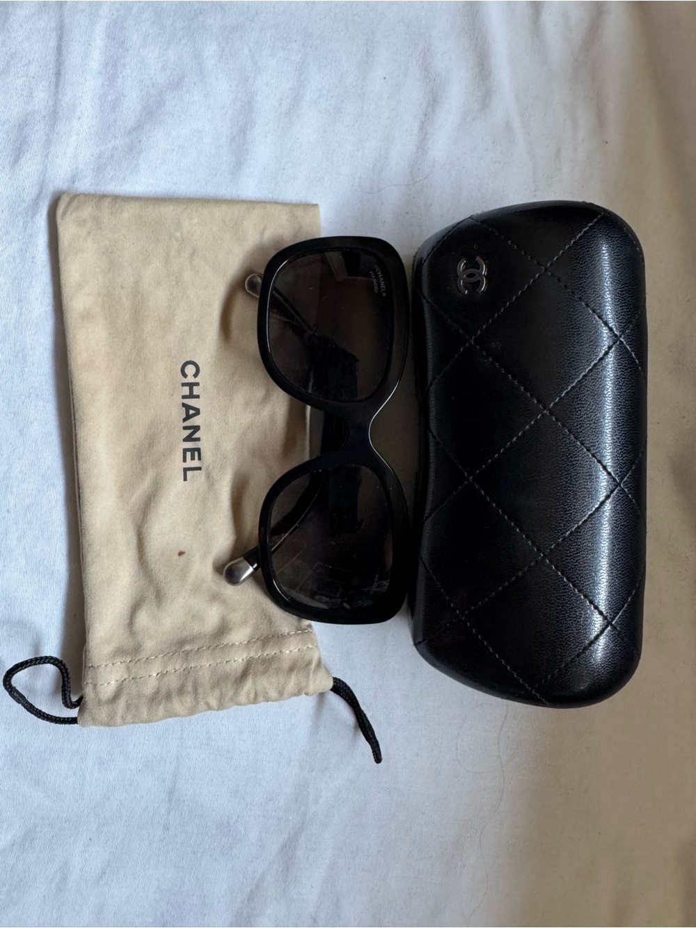 CHANEL Sunglasses with case，pouch and box
